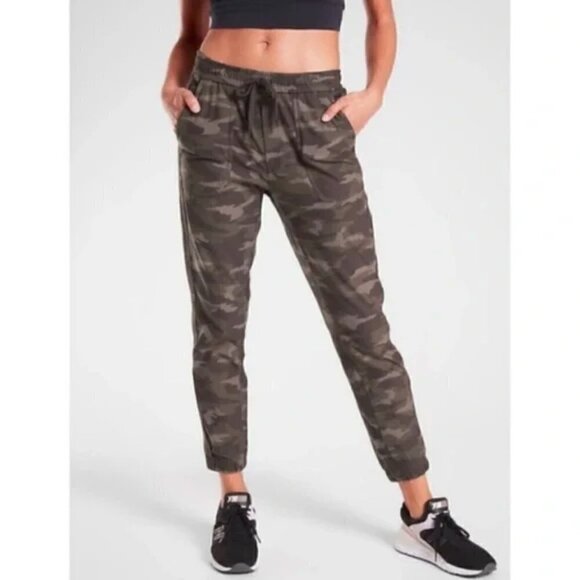 Athleta Camo Farallon Jogger Size 4 - Picture 2 of 16
